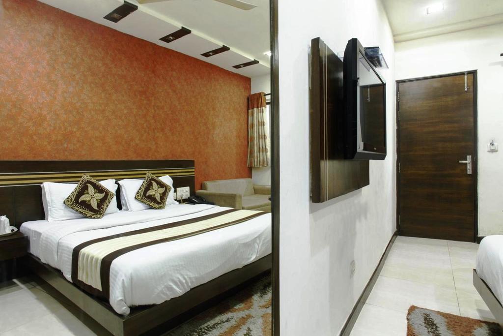 Hotel Milllennium 2000 Dx 뉴델리 외부 사진